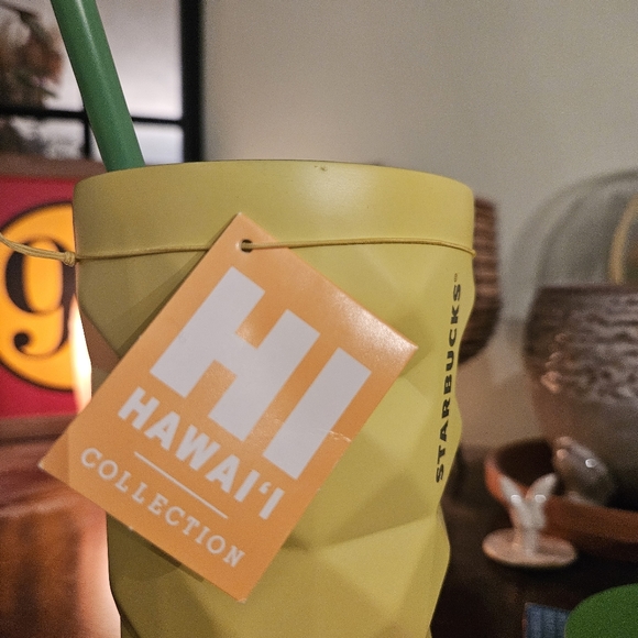 Hawaii Limited Edition Starbucks Cold Tumbler - Picture 4 of 5